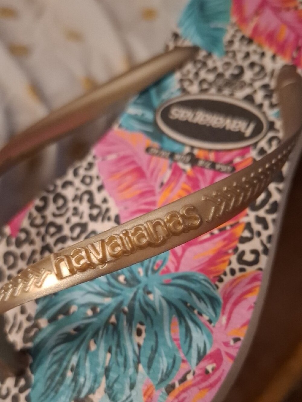Havaianas Gold-strap Tropical Print Flip Flops - Pink & Teal Sz 7/8 - Picture 2 of 6